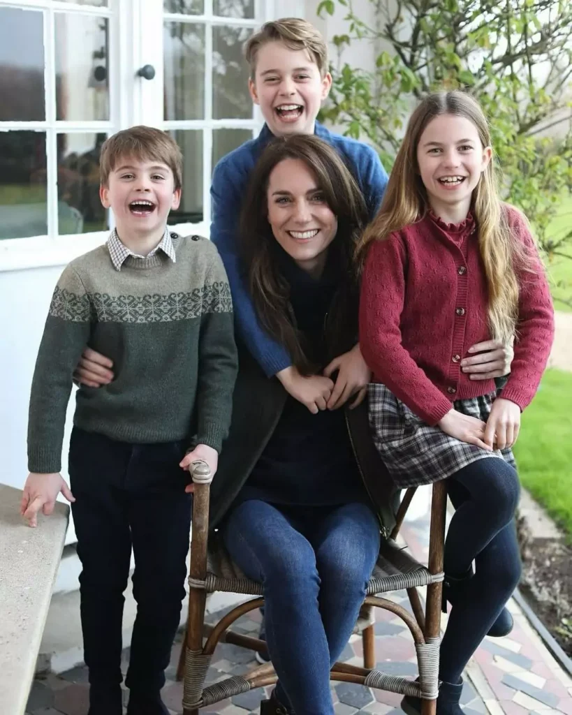 Kate Middleton Breaks Silence Post-Surgery: A Heartwarming Family Photo
